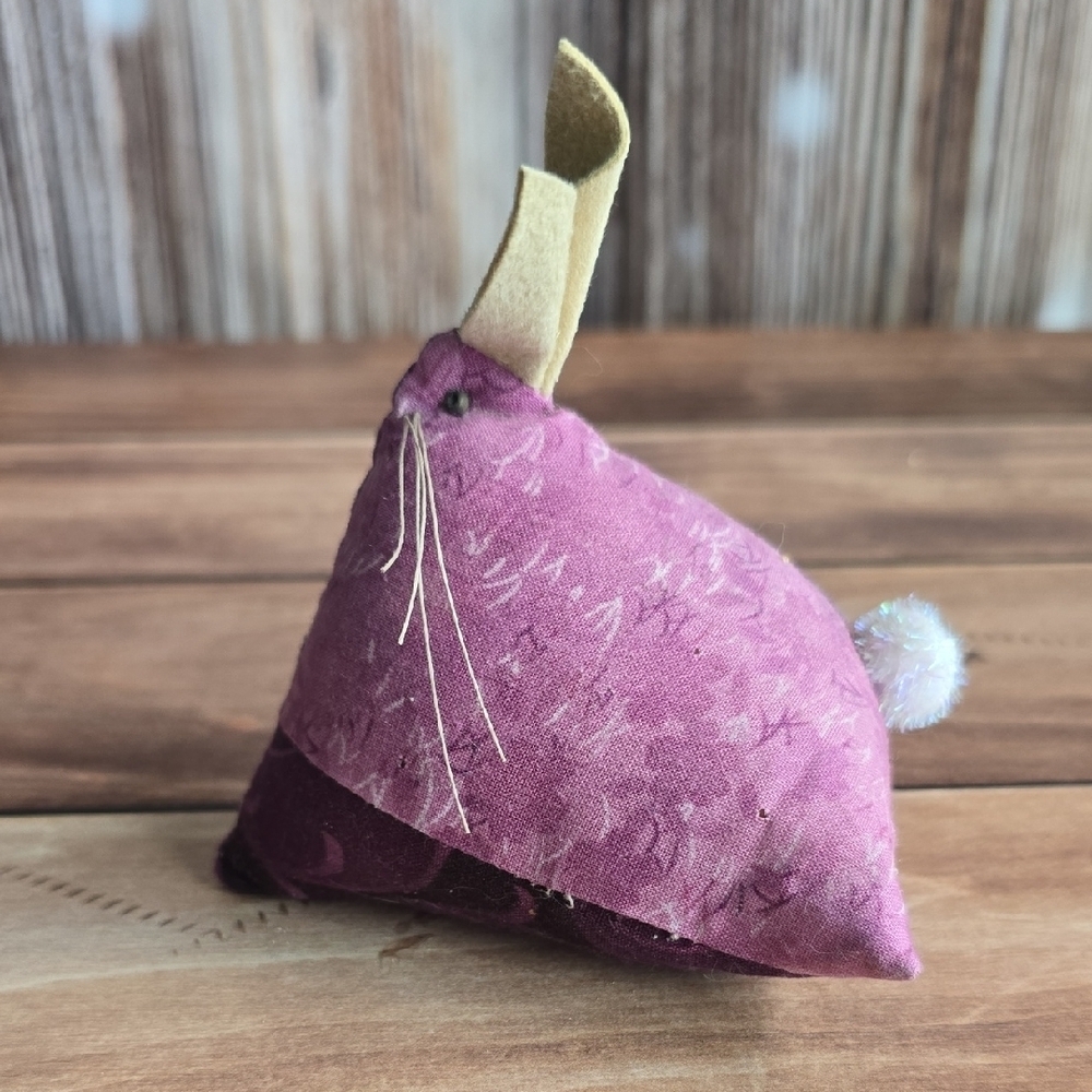 FABRIC SEWING NEEDLE HOLDER